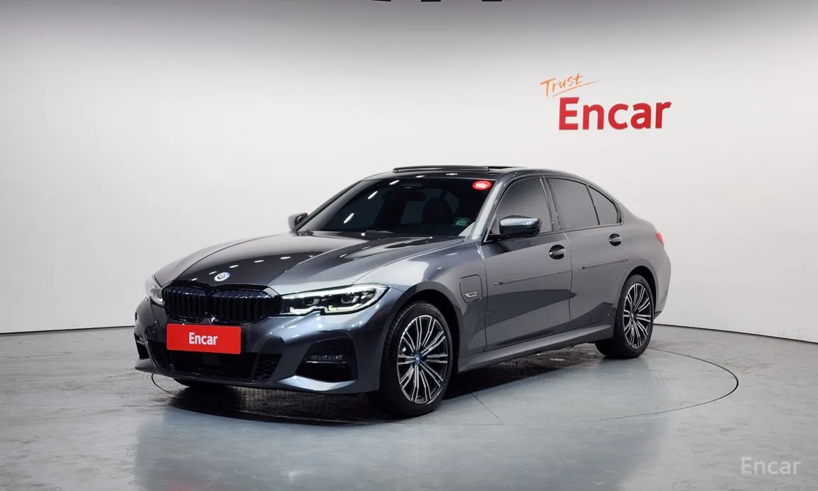 Photo 1 - BMW 3 Series