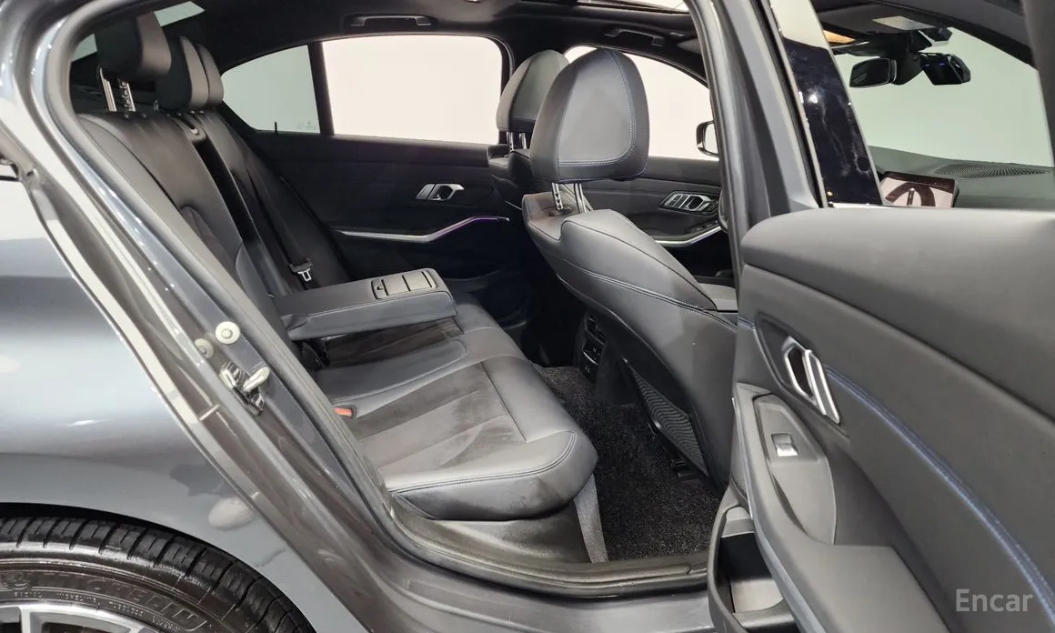 Photo 12 - BMW 3 Series