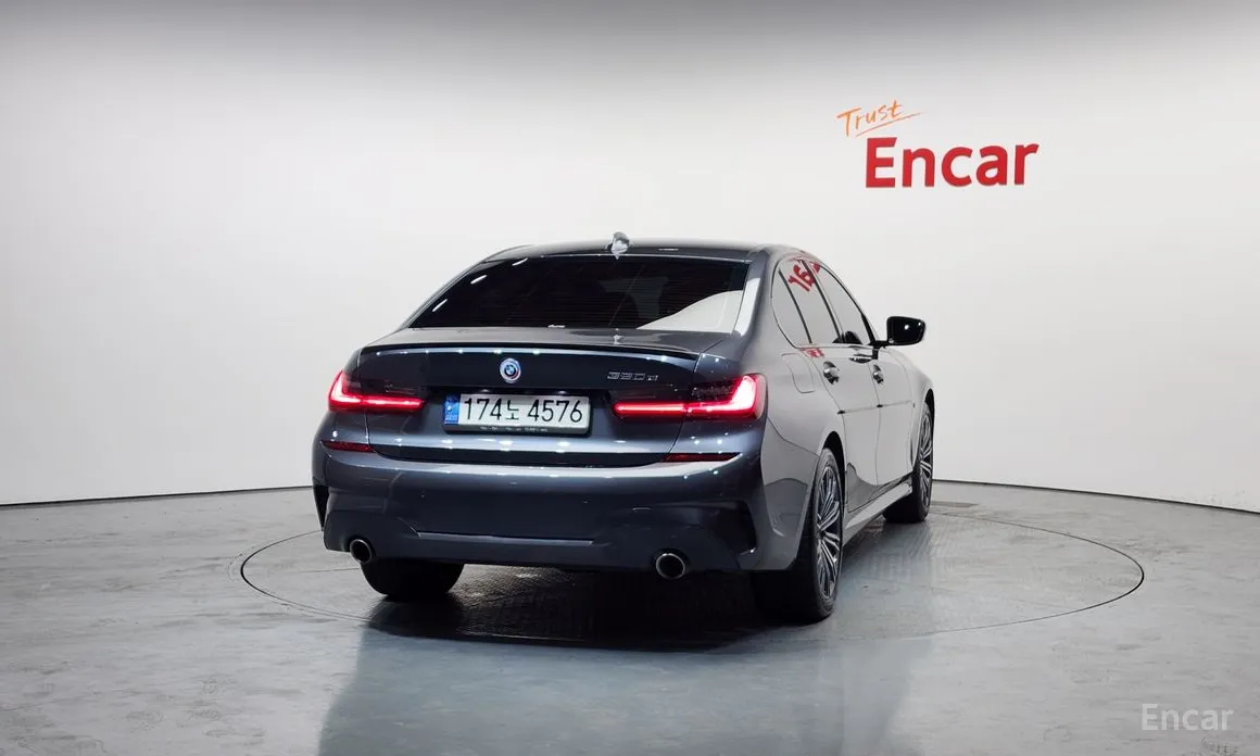 Photo 4 - BMW 3 Series