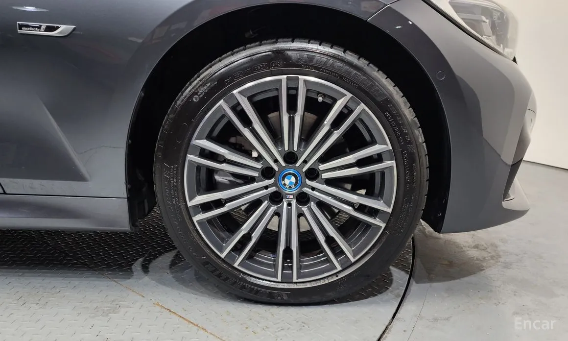 Photo 5 - BMW 3 Series