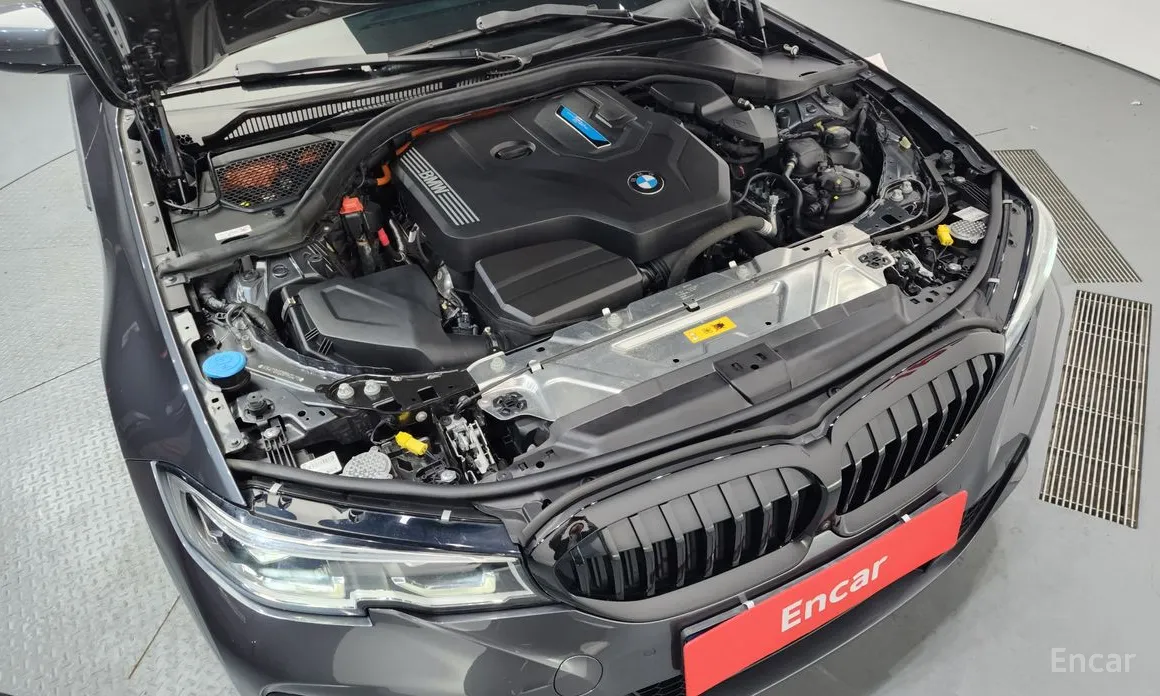 Photo 6 - BMW 3 Series