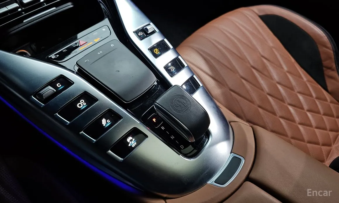 Фото 9 - Mercedes-Benz AMG GT