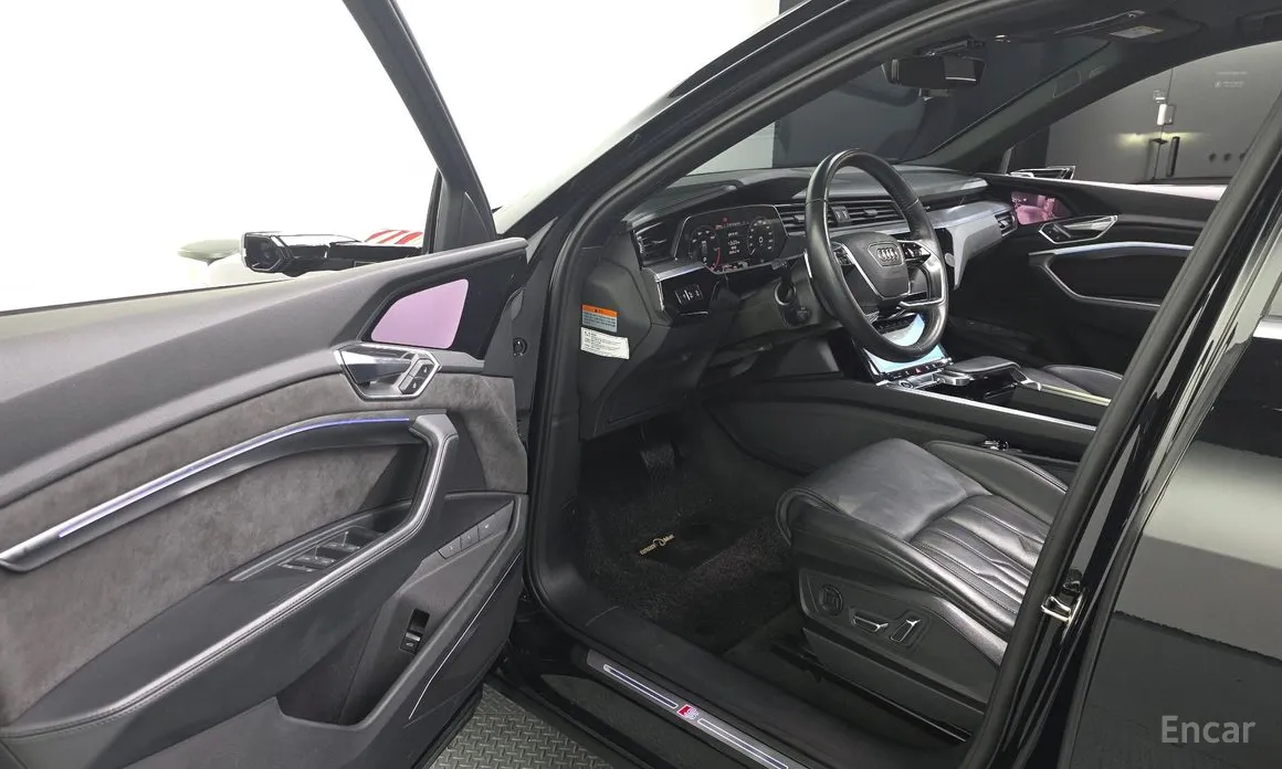 Фото 10 - Audi e-tron