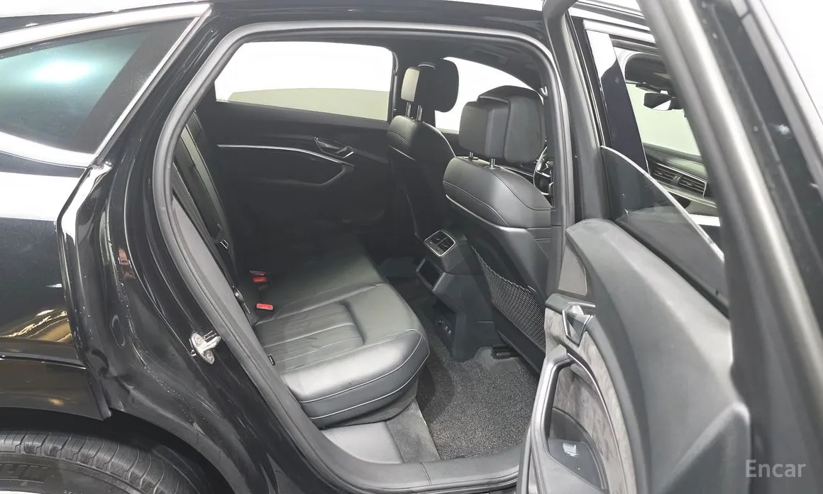 Фото 12 - Audi e-tron