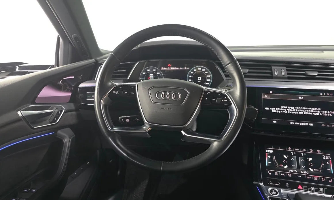 Фото 13 - Audi e-tron