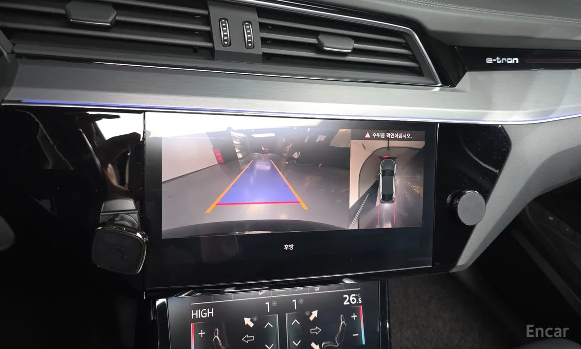 Фото 15 - Audi e-tron