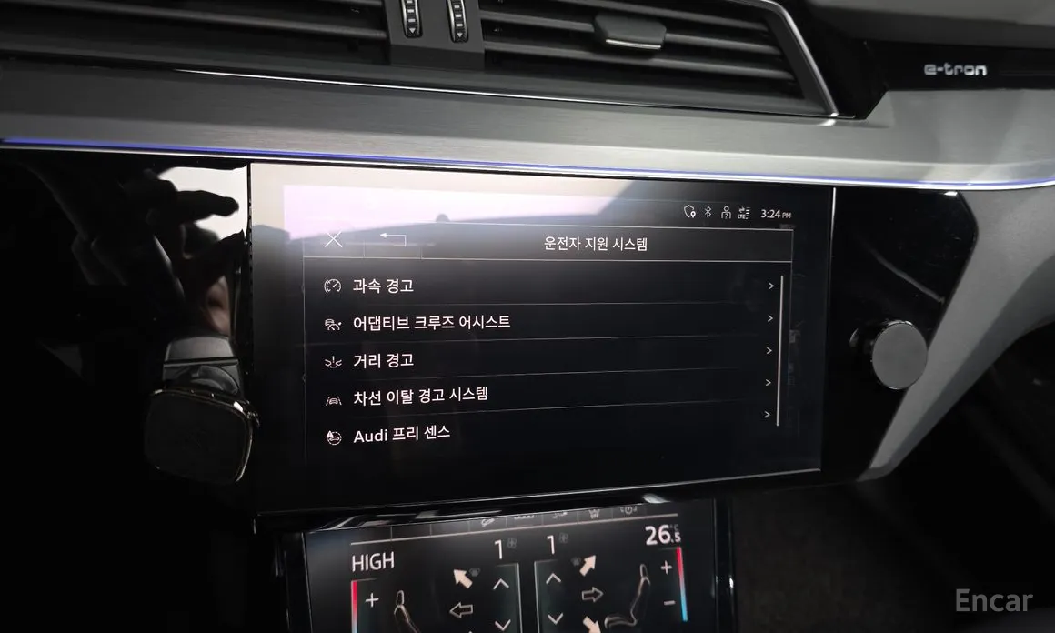 Фото 16 - Audi e-tron