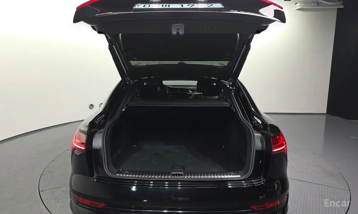 Фото 20 - Audi e-tron