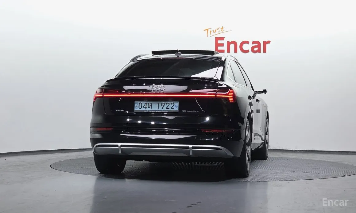 Фото 4 - Audi e-tron