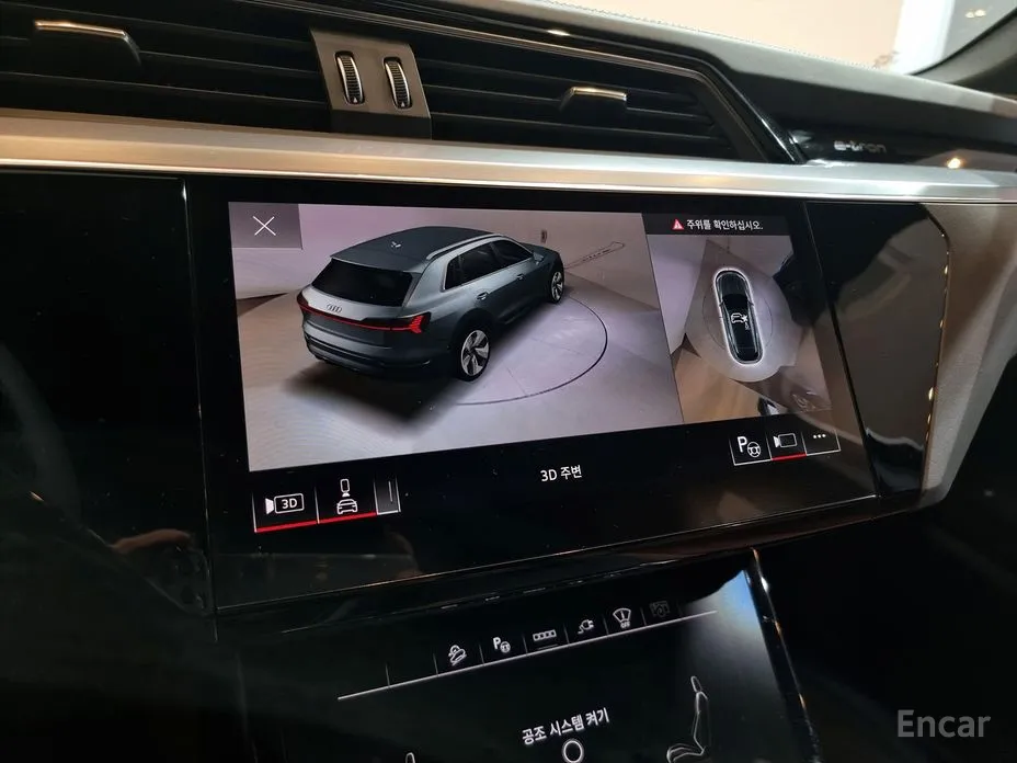 Фото 13 - Audi Q8 e-tron