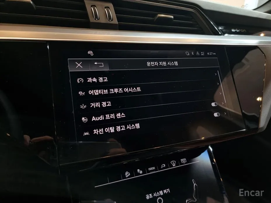 Фото 16 - Audi Q8 e-tron