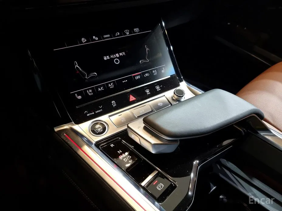 Фото 9 - Audi Q8 e-tron