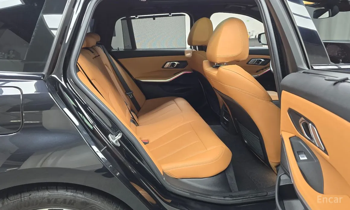 Photo 12 - BMW 3 Series