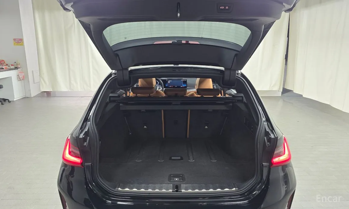 Photo 20 - BMW 3 Series