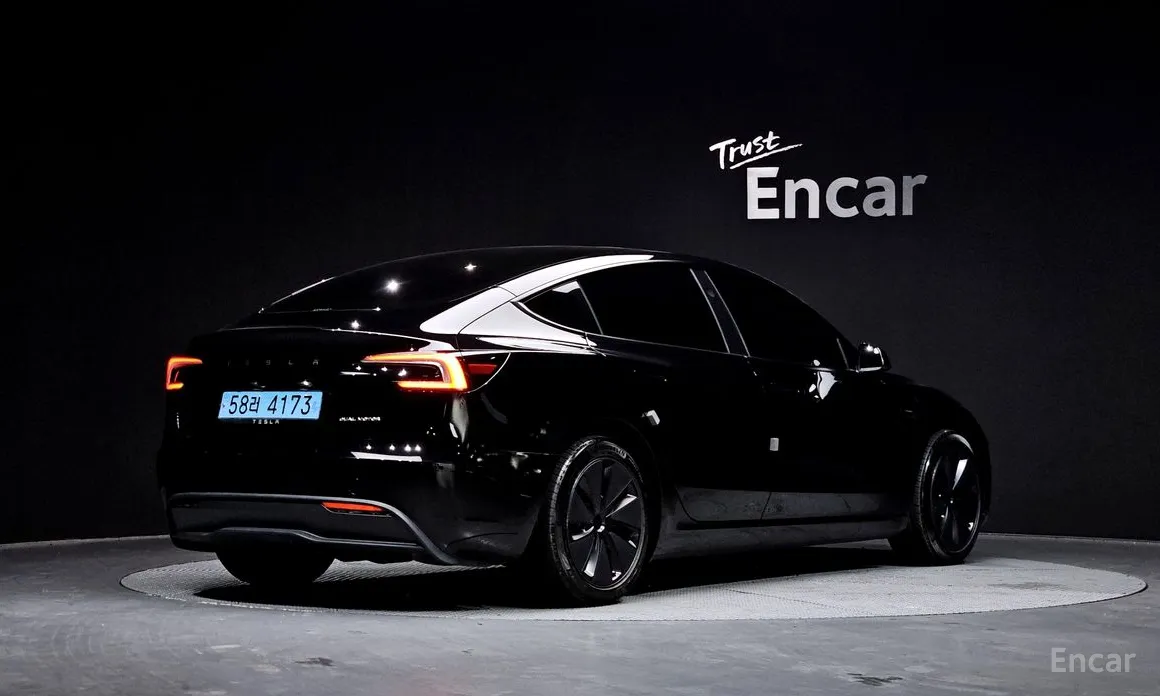 Фото 2 - Tesla Model 3