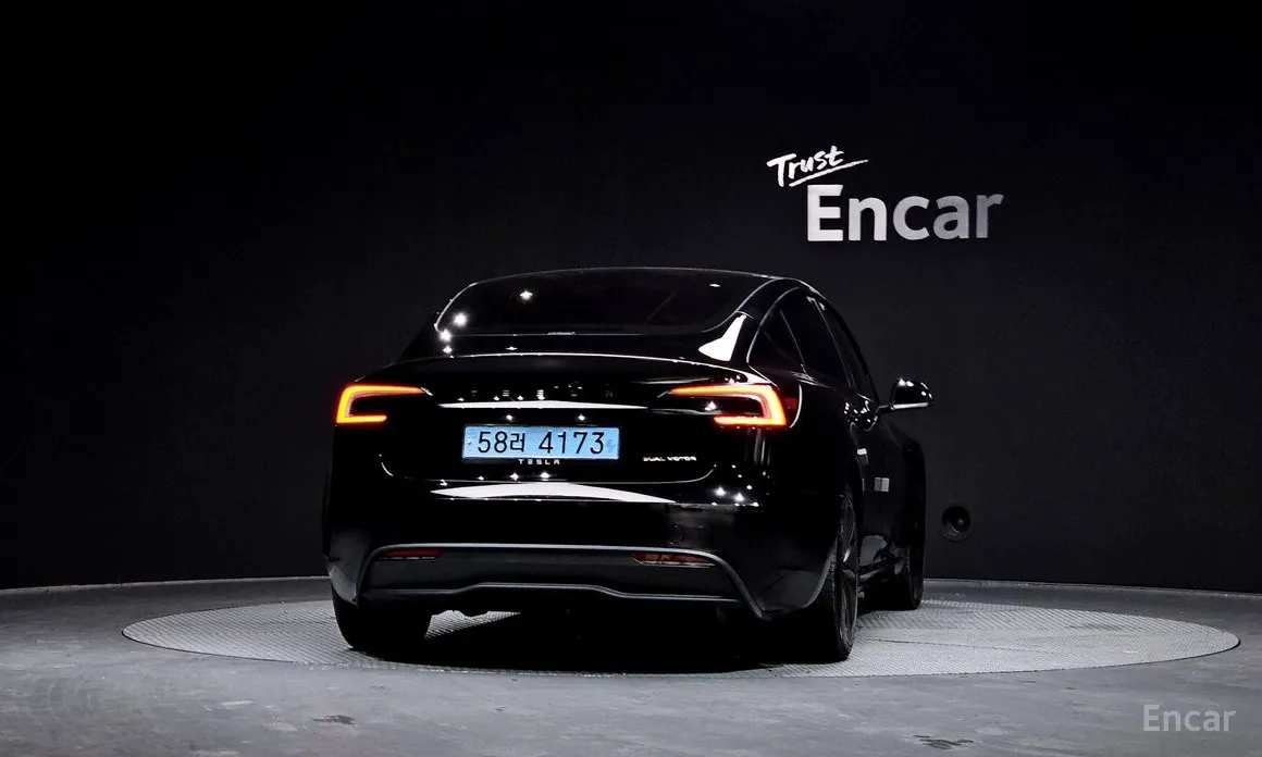 Фото 4 - Tesla Model 3