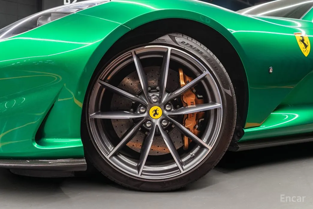 Фото 3 - Ferrari 812