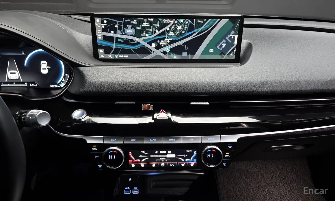 Фото 15 - Genesis G80