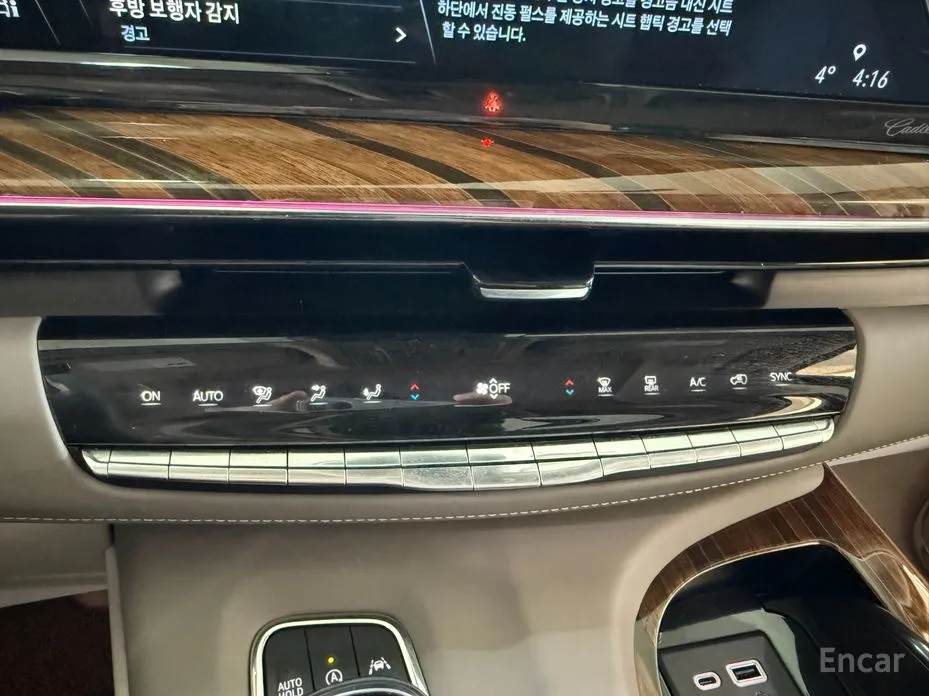 Фото 13 - Cadillac Escalade