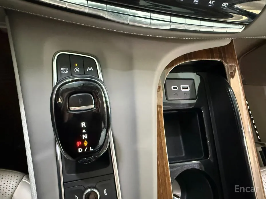 Фото 14 - Cadillac Escalade