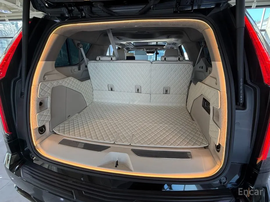 Фото 19 - Cadillac Escalade