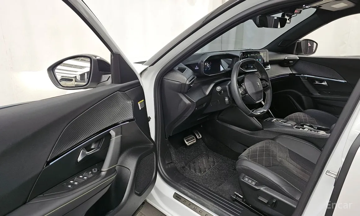 Фото 10 - Peugeot 2008