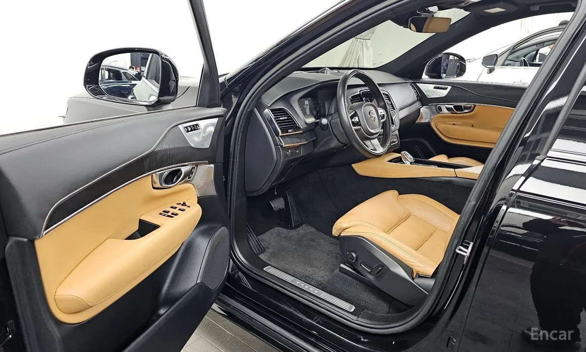 Фото 10 - Volvo XC90