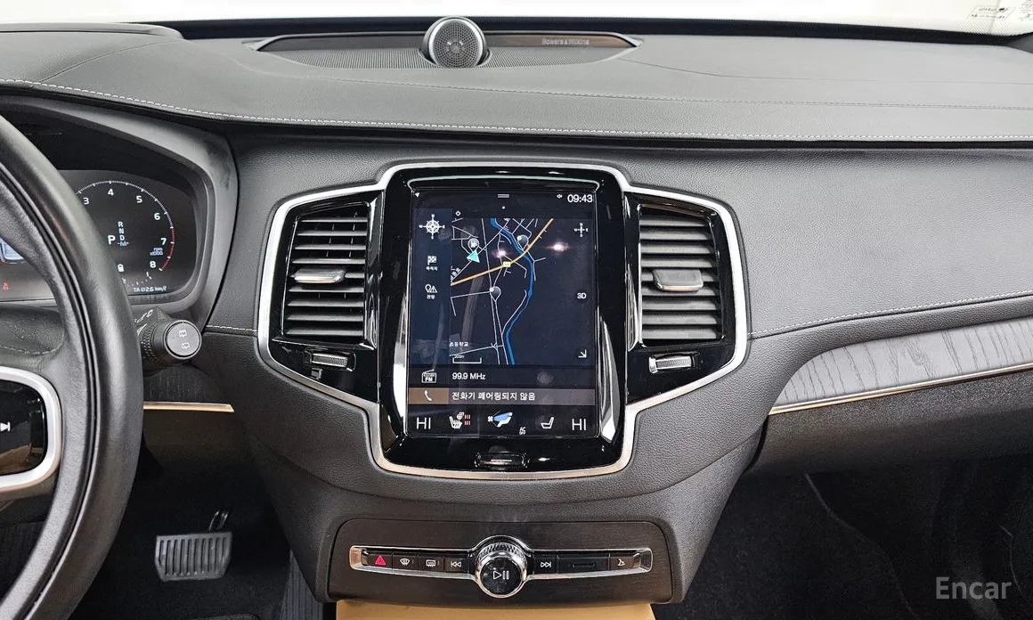 Фото 14 - Volvo XC90