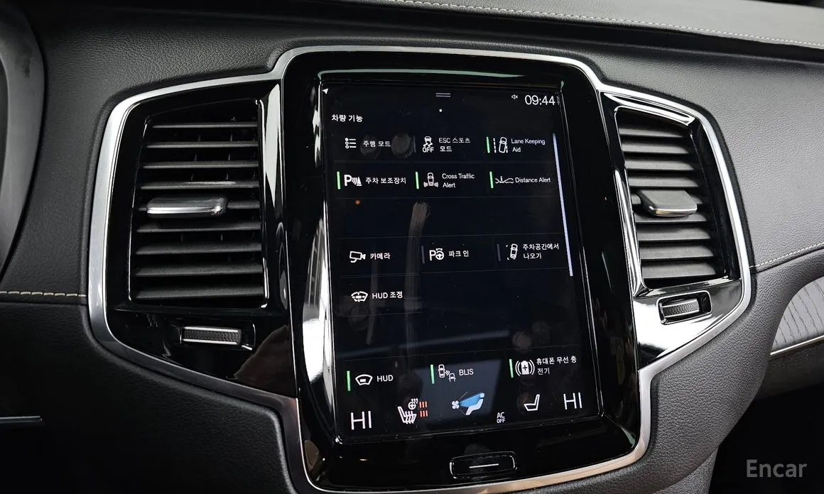 Фото 16 - Volvo XC90