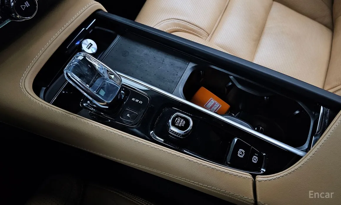 Фото 9 - Volvo XC90