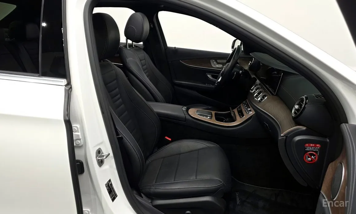 Фото 11 - Mercedes-Benz E-Class