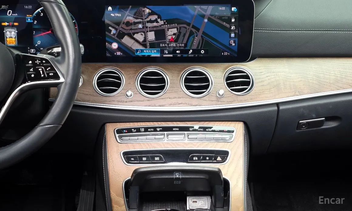 Фото 14 - Mercedes-Benz E-Class