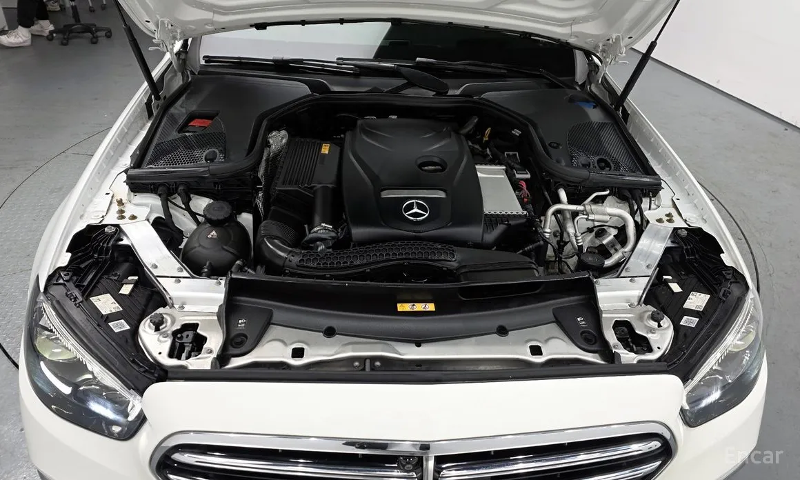 Фото 6 - Mercedes-Benz E-Class