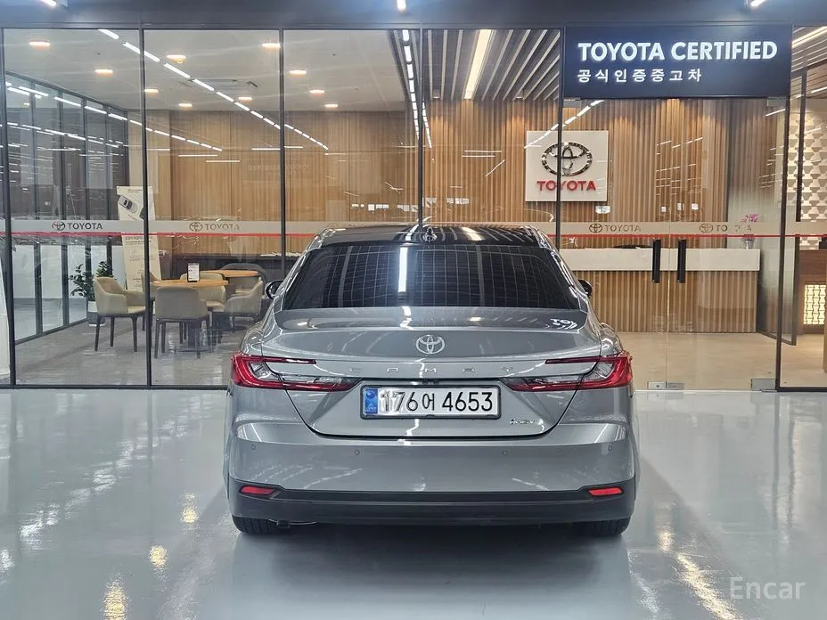 Фото 4 - Toyota Camry