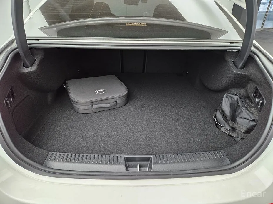 Фото 17 - Mercedes-Benz E-Class