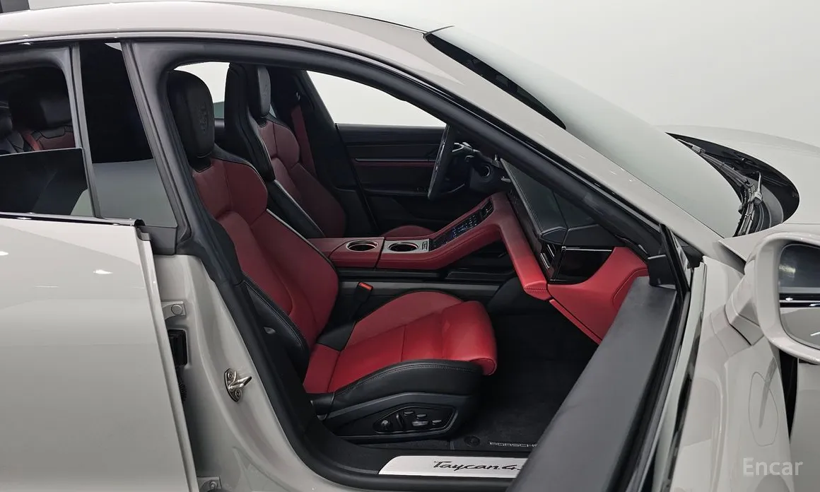 Фото 10 - Porsche Taycan