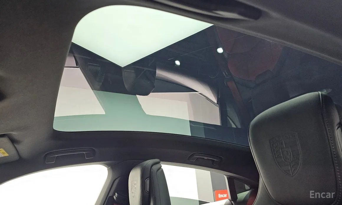 Фото 16 - Porsche Taycan