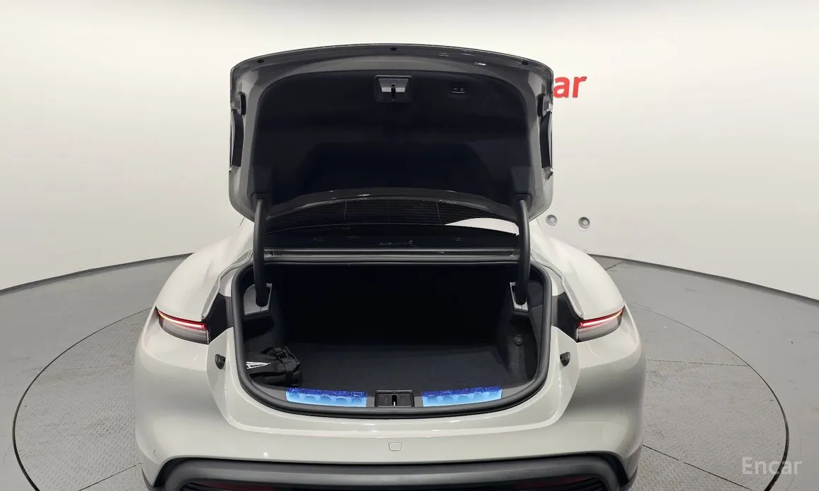 Фото 20 - Porsche Taycan