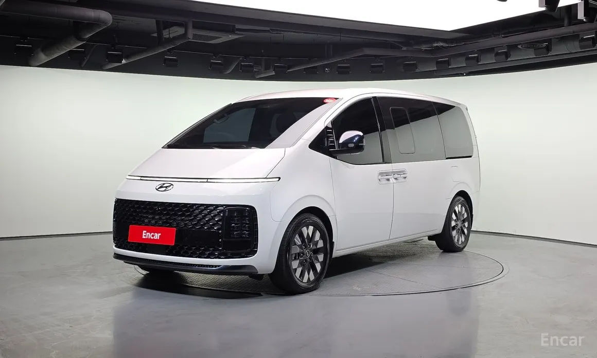 Фото 1 - Hyundai Staria