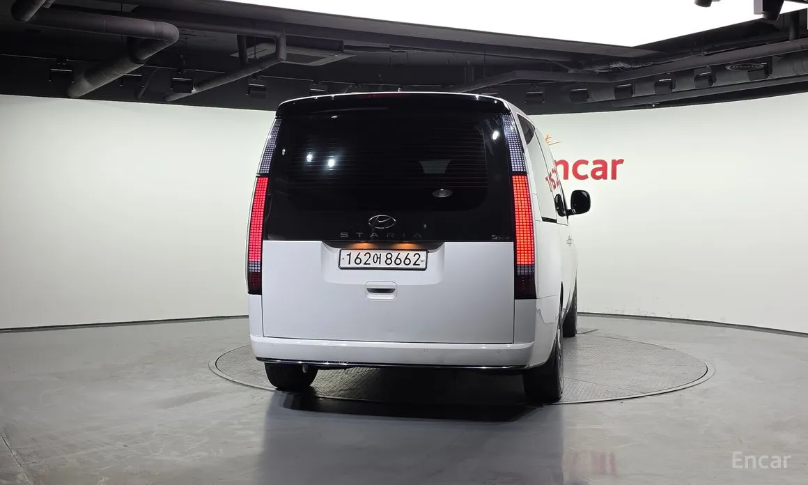 Фото 4 - Hyundai Staria