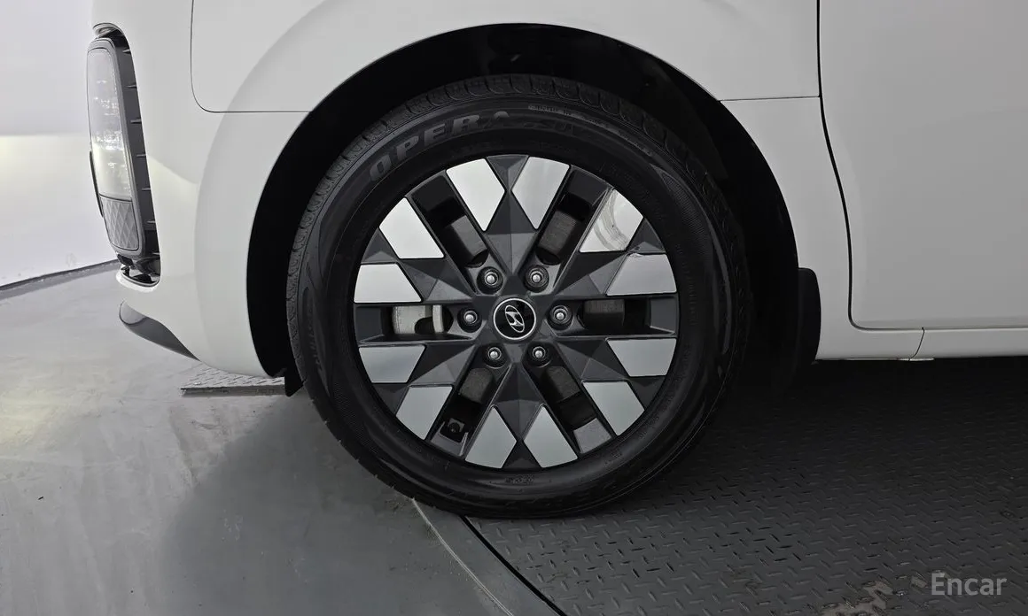 Фото 5 - Hyundai Staria