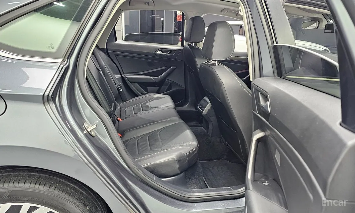 Фото 12 - Volkswagen Jetta