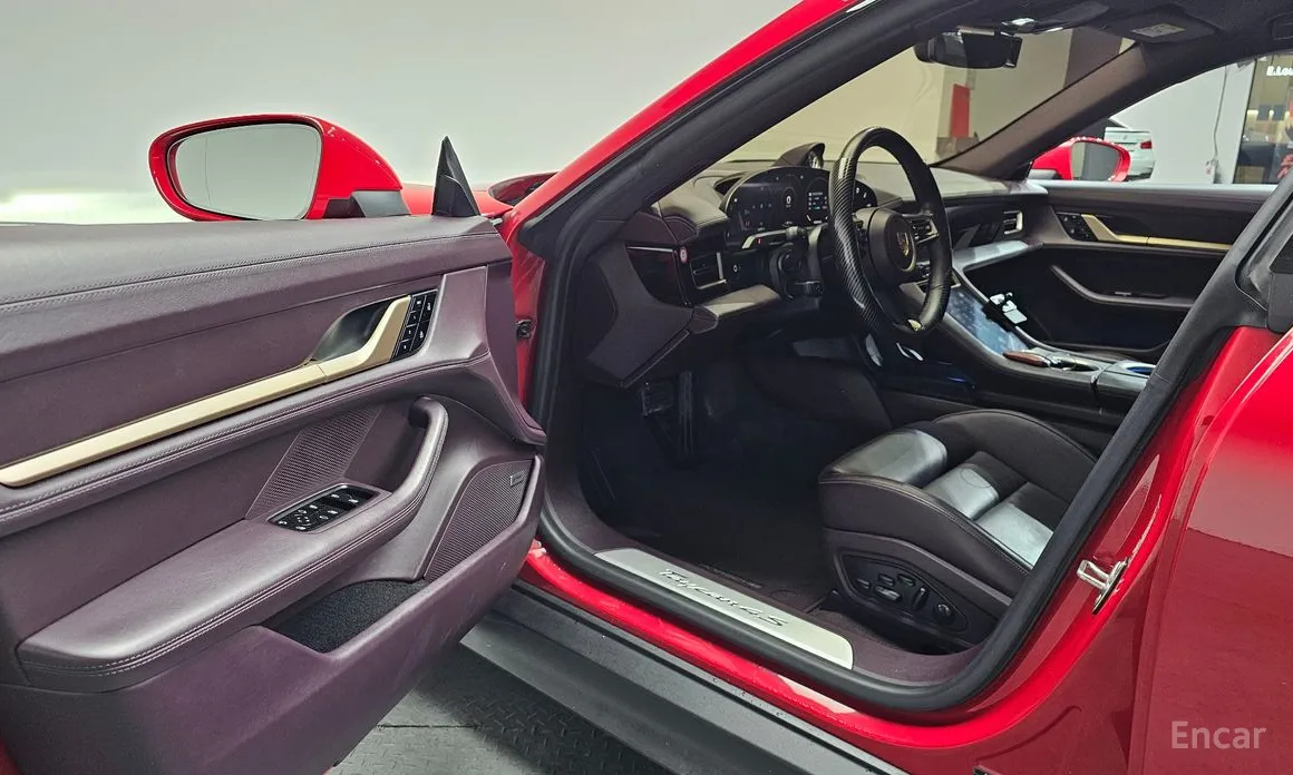 Фото 11 - Porsche Taycan