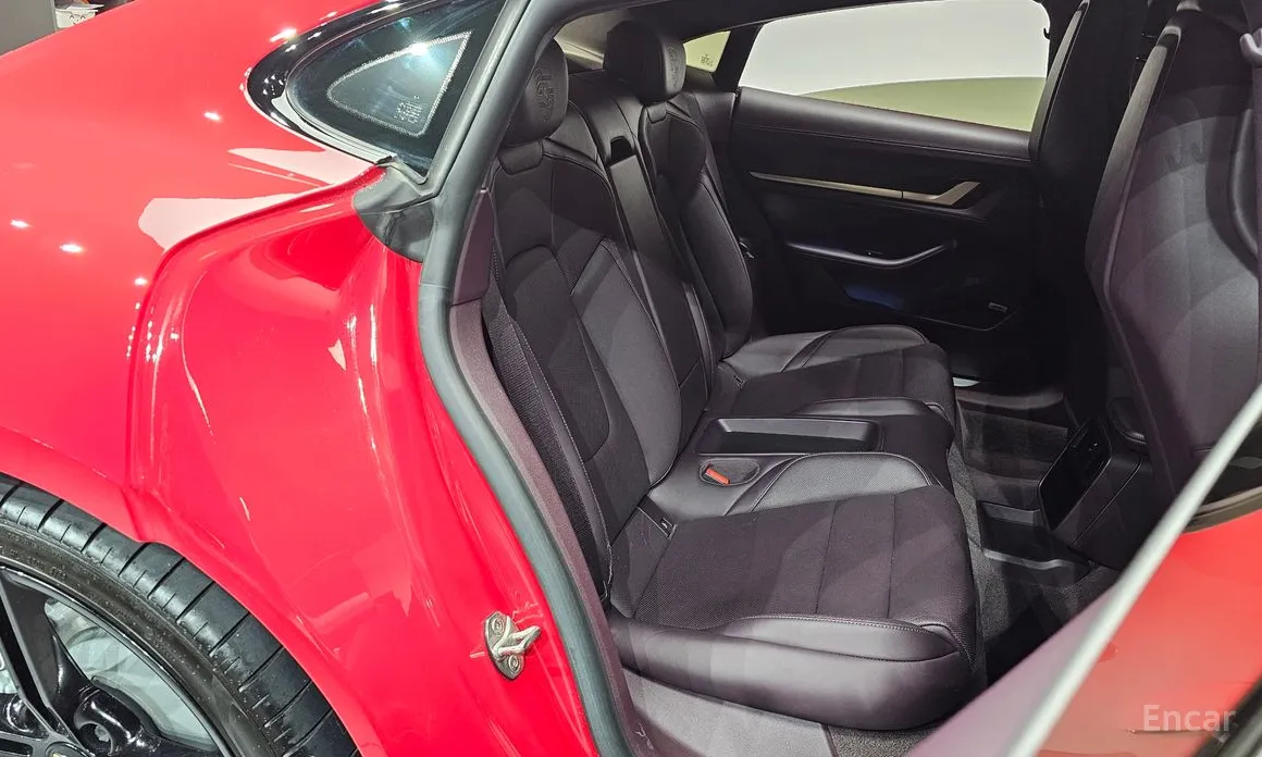 Фото 12 - Porsche Taycan