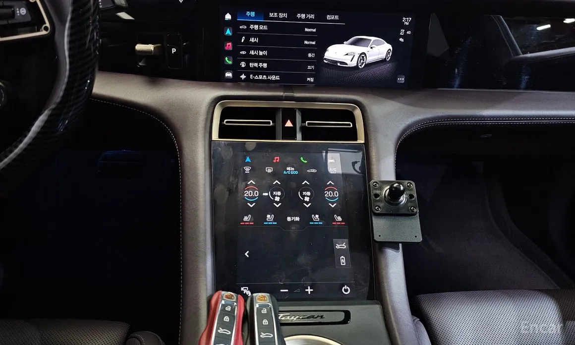 Фото 14 - Porsche Taycan