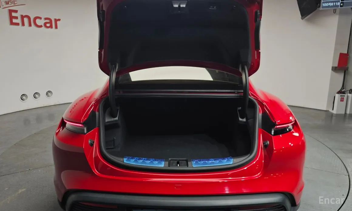 Фото 20 - Porsche Taycan