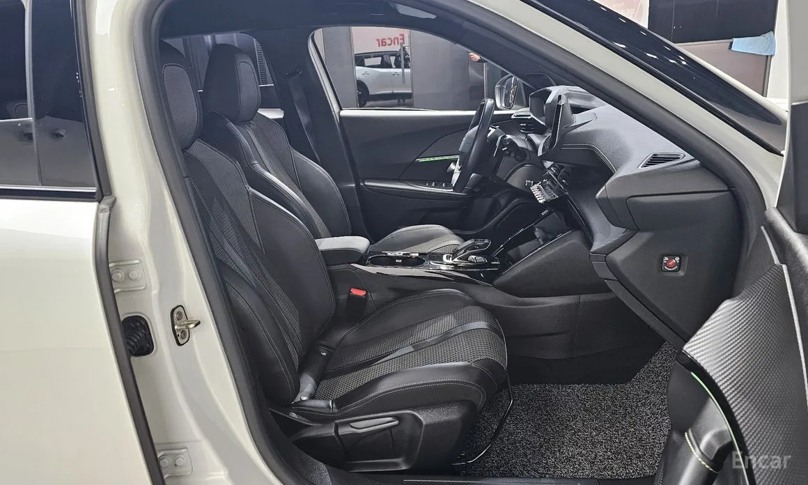 Фото 10 - Peugeot 2008