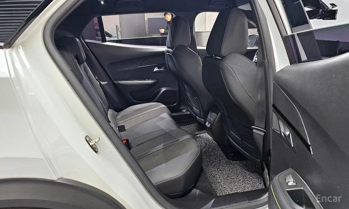 Фото 12 - Peugeot 2008