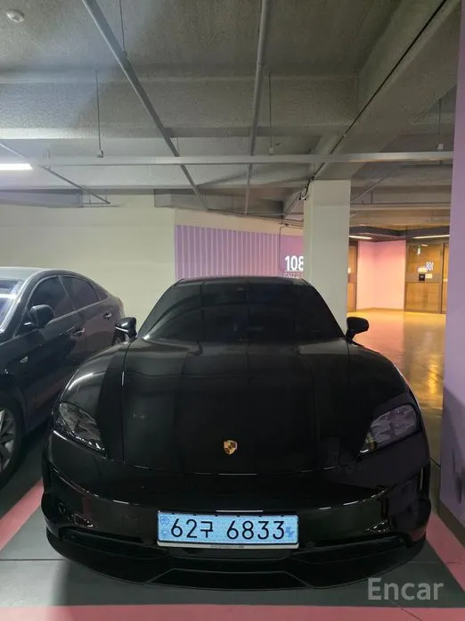 Фото 1 - Porsche Taycan