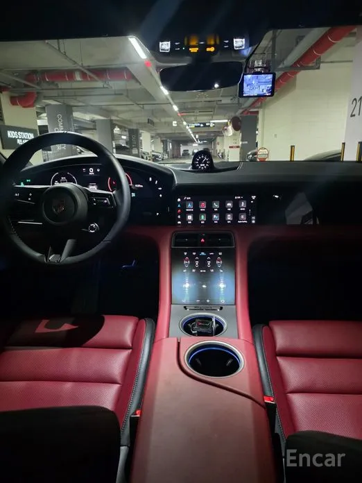 Фото 11 - Porsche Taycan